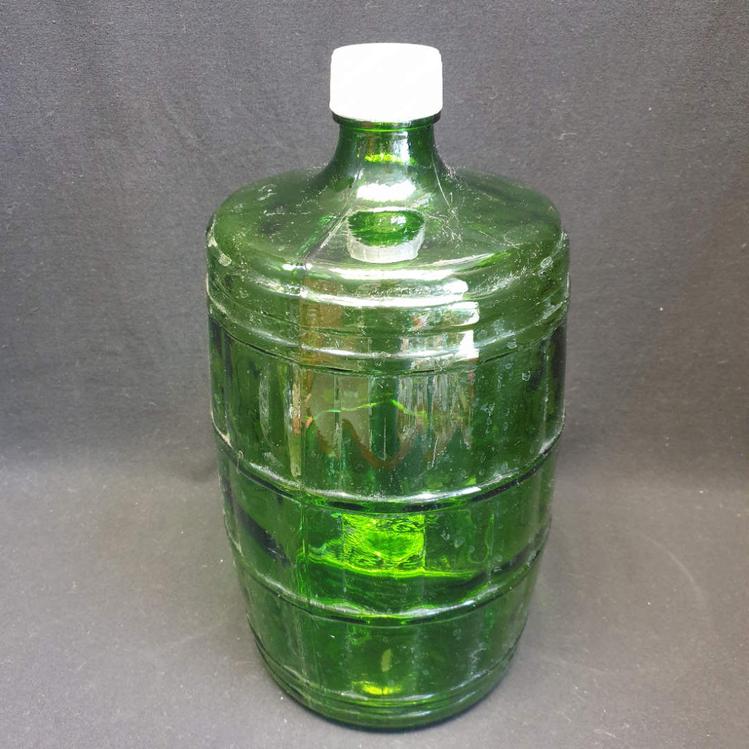 Бутыль из зелёного стекла с пластиковой завинчивающейся крышкой, 10 л. Картинка 2
